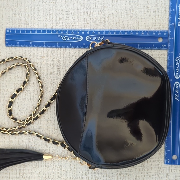 Longchamp Black Patent Round Crossbody - Picture 5 of 14